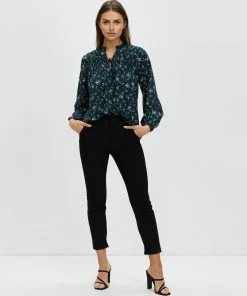 Atmos&Here Brandy Blouse Green Floral -Deals The Style Setters Store http3A2F2Fstatic.theiconic.com .au2Fp2Fatmos here 5910 2036721 5