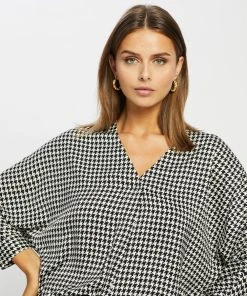 Atmos&Here Melissa Blouse Black Houndstooth -Deals The Style Setters Store http3A2F2Fstatic.theiconic.com .au2Fp2Fatmos here 8485 1688221 4