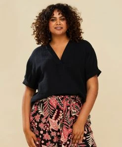 Estelle Sunseeker Top Black -Deals The Style Setters Store http3A2F2Fstatic.theiconic.com .au2Fp2Festelle 5801 3522941 7