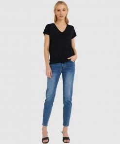 Forcast Bella V-Neck Top Black -Deals The Style Setters Store http3A2F2Fstatic.theiconic.com .au2Fp2Fforcast 1932 2075621 5