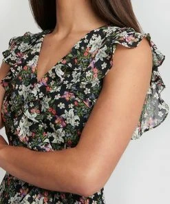 Forcast Carly Floral Dress Black -Deals The Style Setters Store http3A2F2Fstatic.theiconic.com .au2Fp2Fforcast 9787 9265441 6