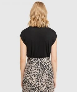 Oxford Maja T-Shirt Black -Deals The Style Setters Store http3A2F2Fstatic.theiconic.com .au2Fp2Foxford 2346 9465121 3