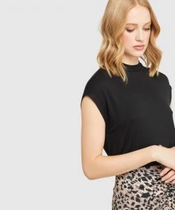 Oxford Maja T-Shirt Black -Deals The Style Setters Store http3A2F2Fstatic.theiconic.com .au2Fp2Foxford 2349 9465121 4