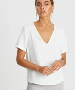 Reux Lee V Neck Tee White -Deals The Style Setters Store http3A2F2Fstatic.theiconic.com .au2Fp2Freux 2292 3027501 5